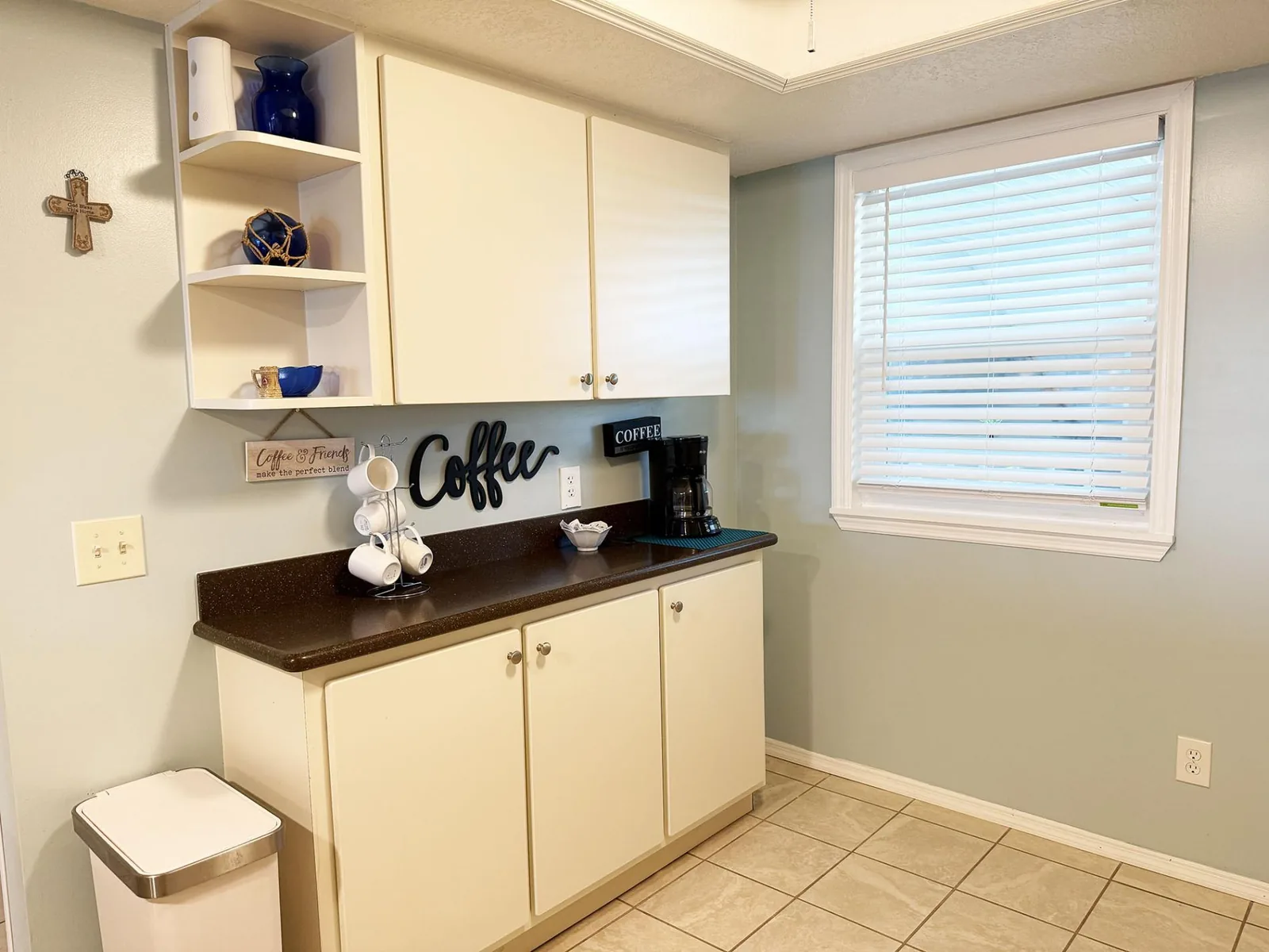 Waterfront 2BR – Pool, Dock & River Views