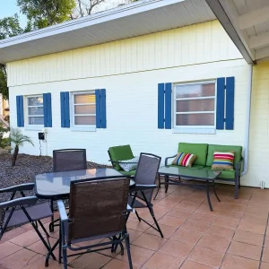Siesta Key 2BR – Pet Friendly – Walk to Beach
