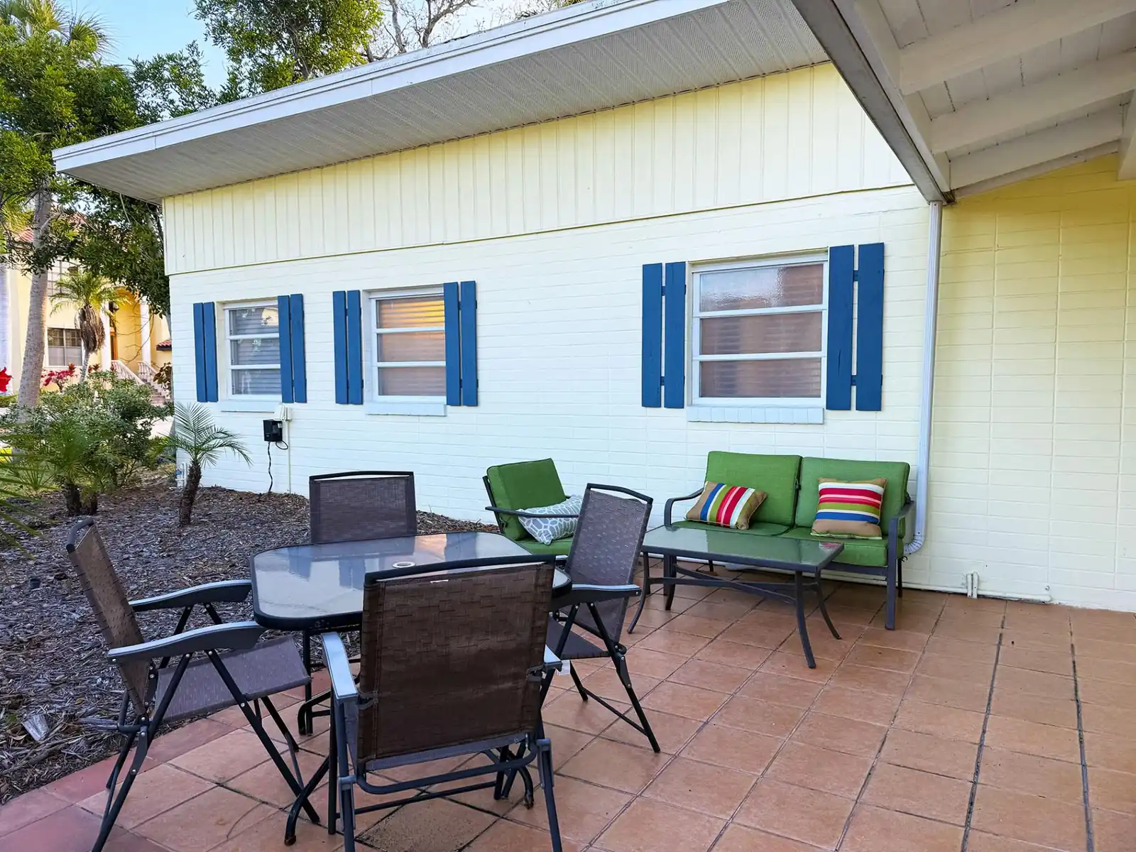 Siesta Key 2BR – Pet Friendly – Walk to Beach