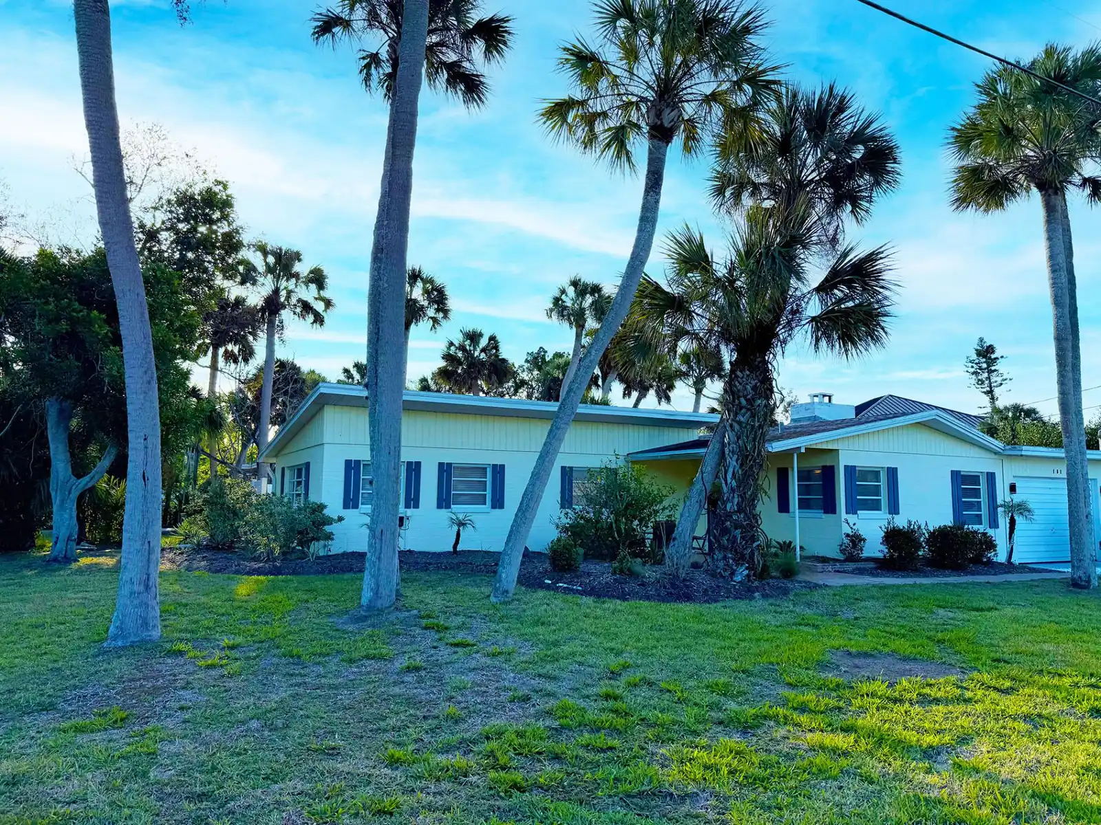 Siesta Key 2BR – Pet Friendly – Walk to Beach