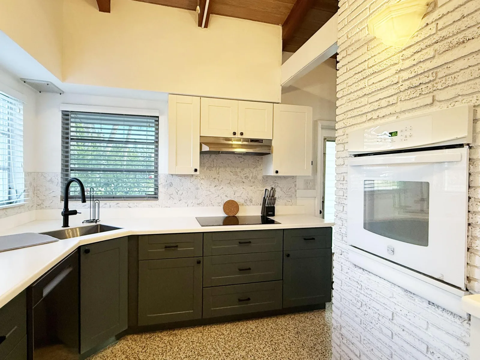 Siesta Key 2BR – Pet Friendly – Walk to Beach