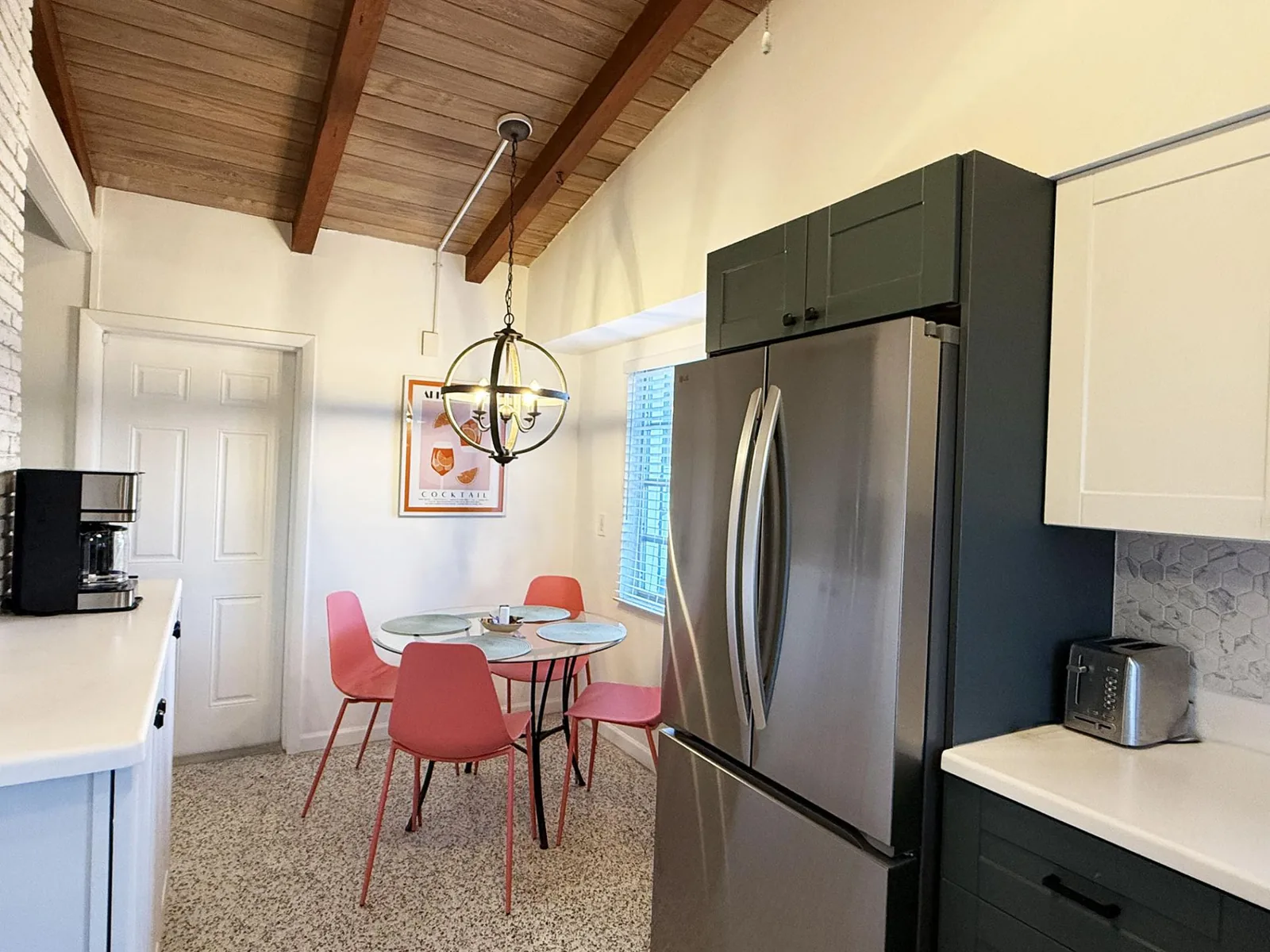 Siesta Key 2BR – Pet Friendly – Walk to Beach