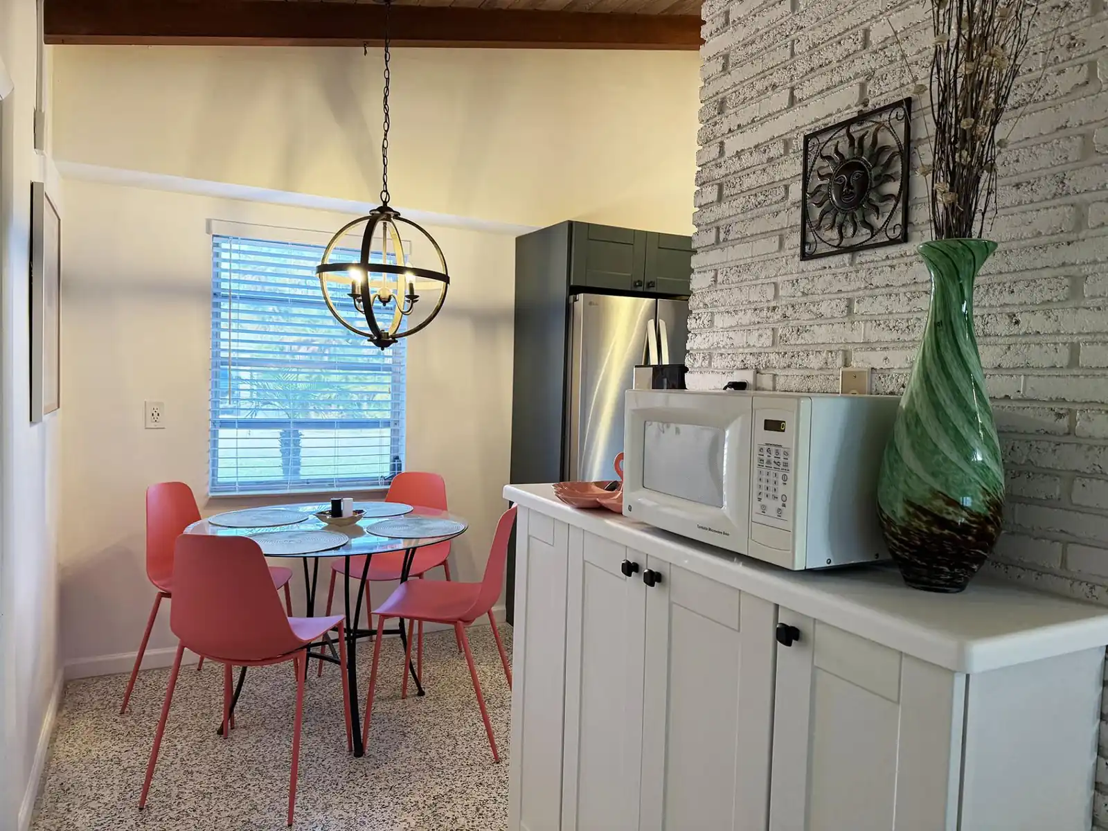 Siesta Key 2BR – Pet Friendly – Walk to Beach