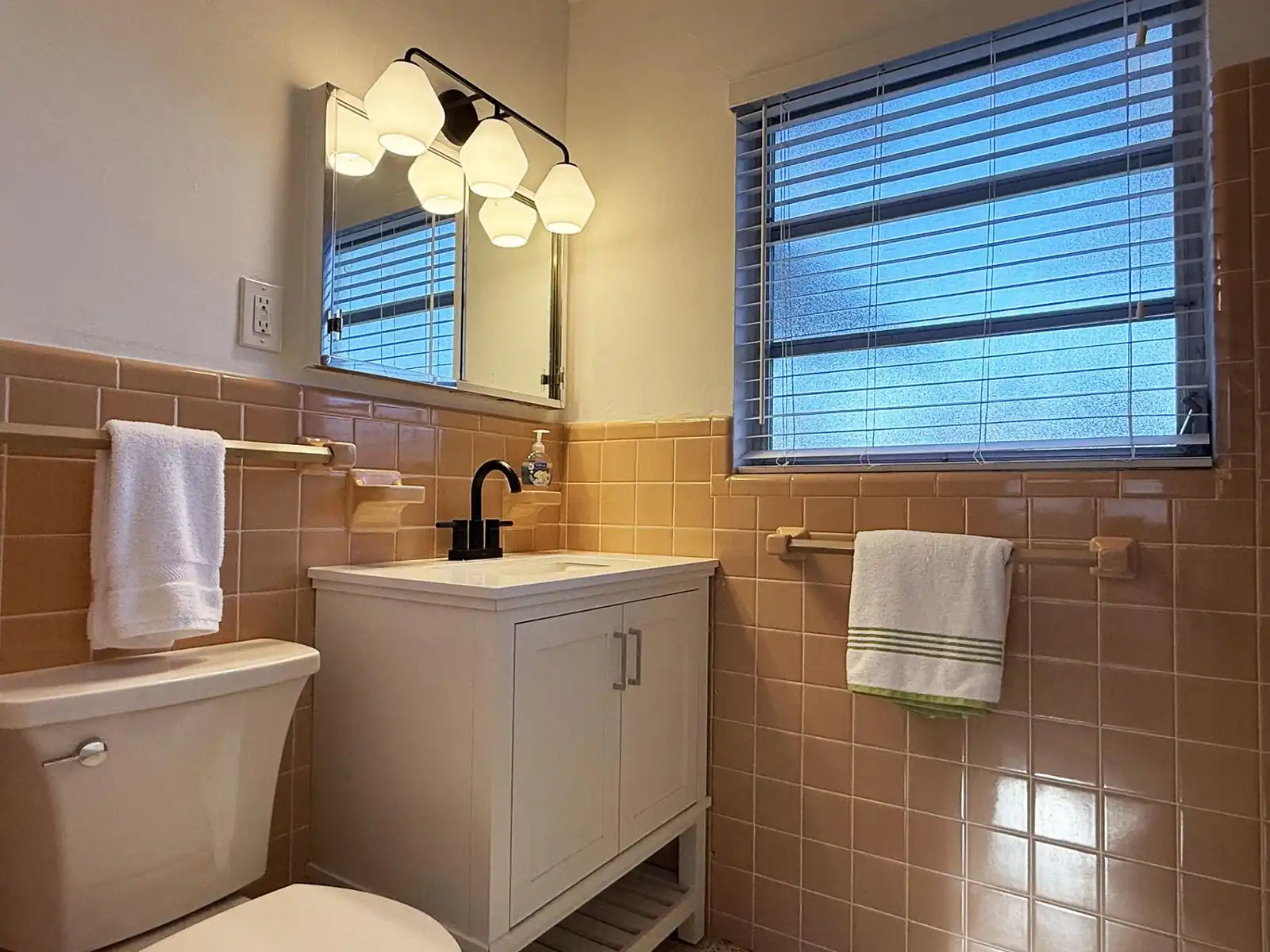 Siesta Key 2BR – Pet Friendly – Walk to Beach