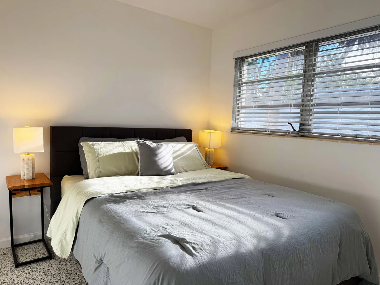 Siesta Key 2BR – Pet Friendly – Walk to Beach