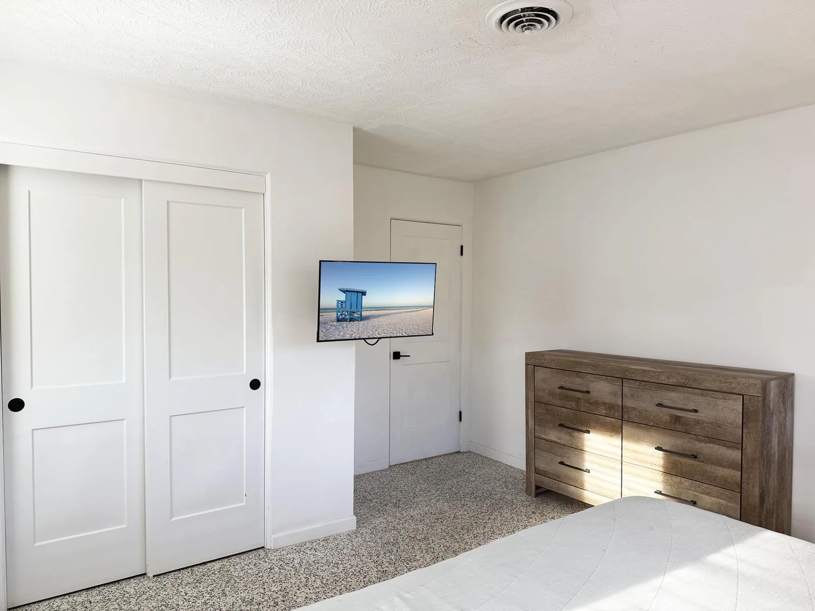 Siesta Key 2BR – Pet Friendly – Walk to Beach