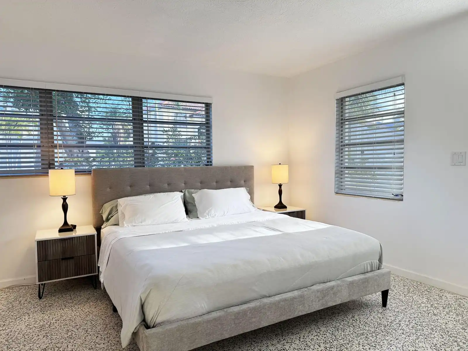 Siesta Key 2BR – Pet Friendly – Walk to Beach