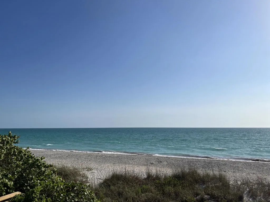 The Palms – 3BR Condo with Balcony & Pool