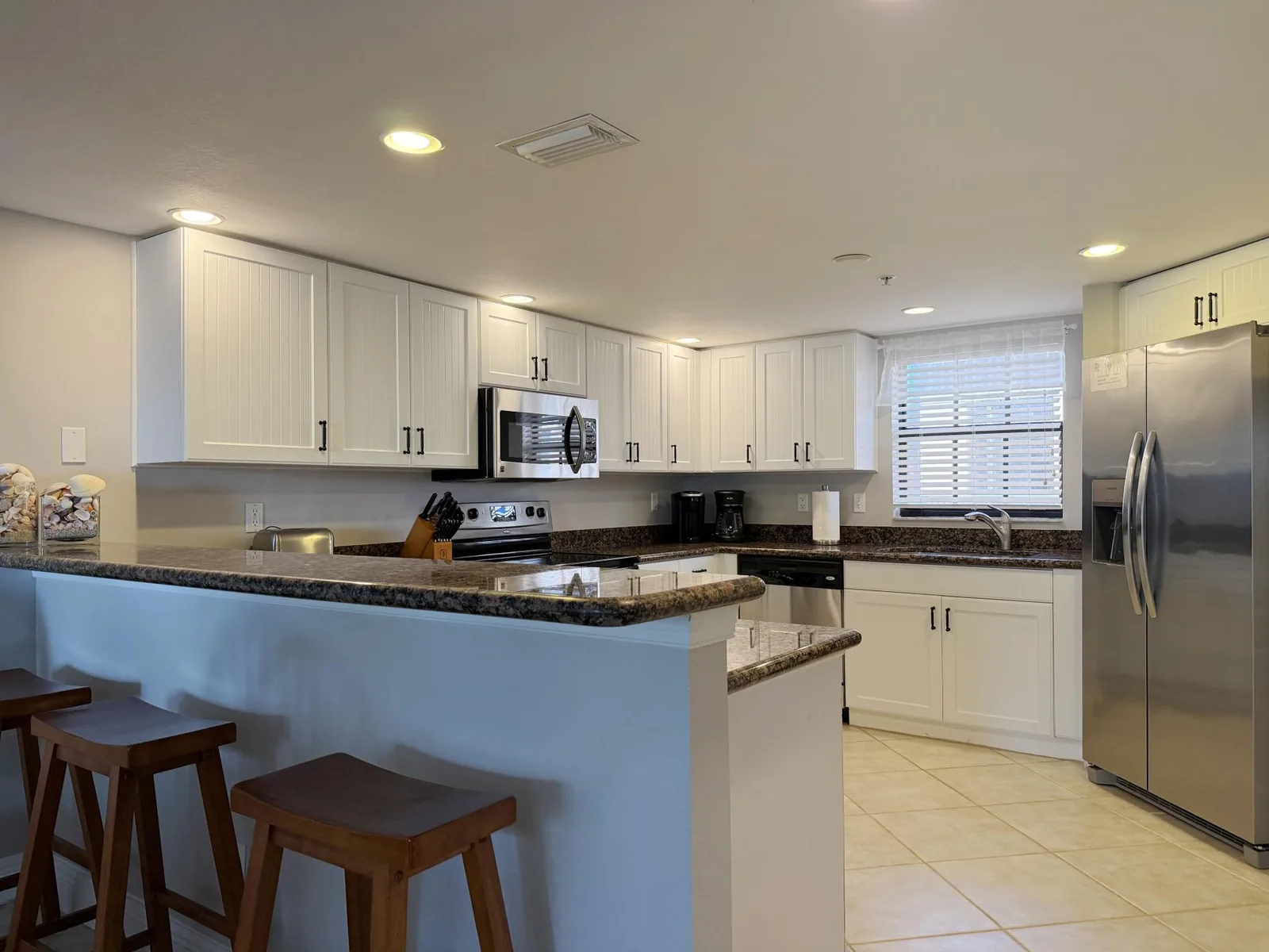 The Palms – 3BR Condo with Balcony & Pool