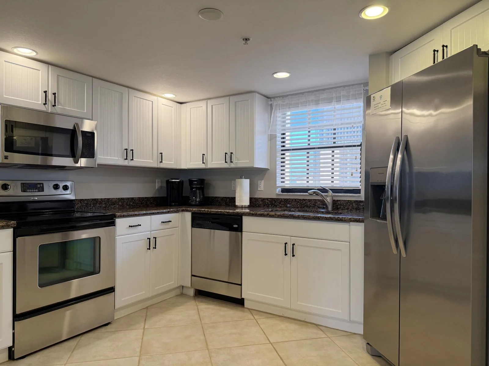 The Palms – 3BR Condo with Balcony & Pool