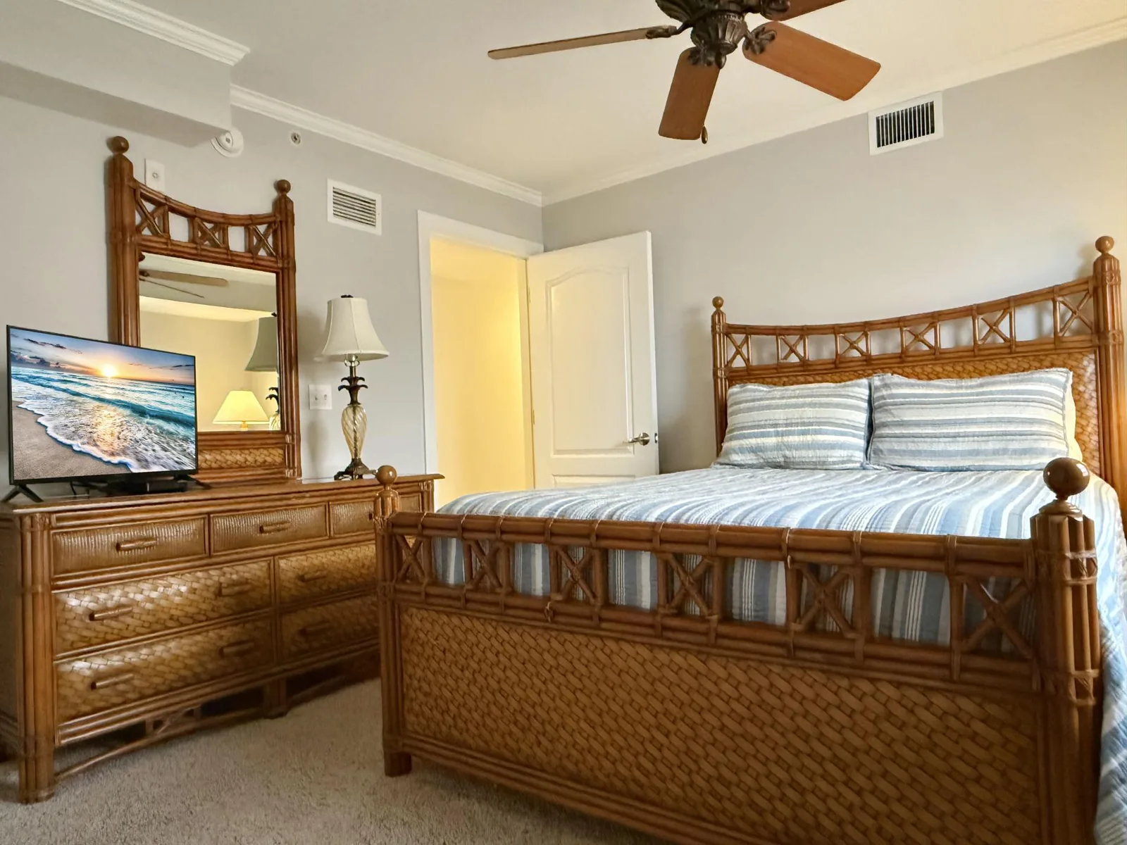 The Palms – 3BR Condo with Balcony & Pool
