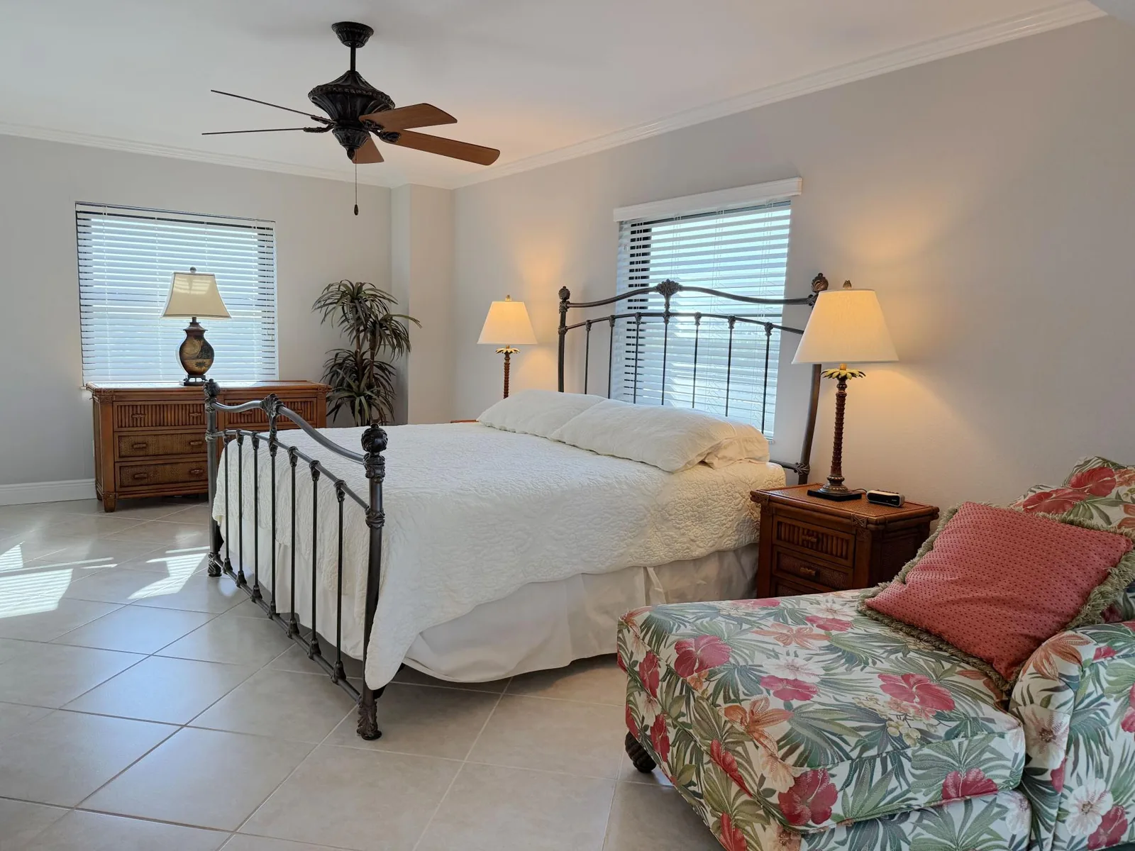 The Palms – 3BR Condo with Balcony & Pool