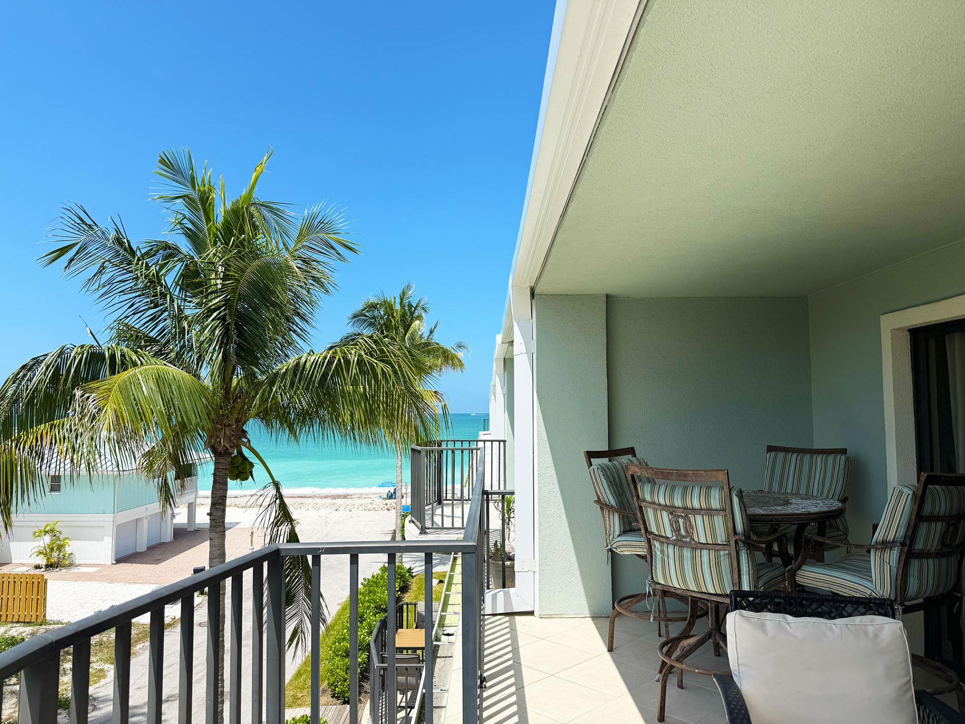 The Palms – 3BR Condo with Balcony & Pool