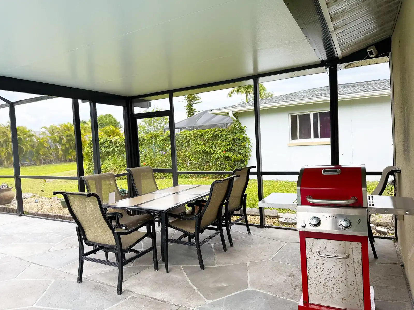 Sunny Pool Villa – Golf, Beach & Relaxation