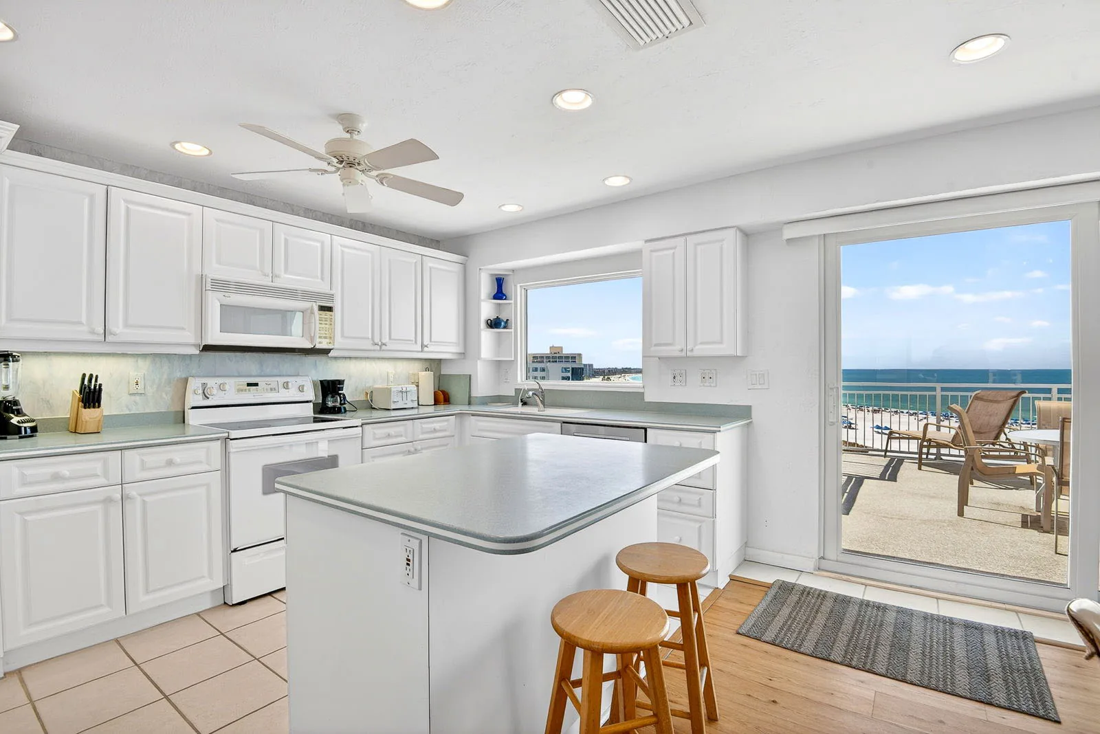 2BR Panoramic Views – Jamaica Royale Beachfront