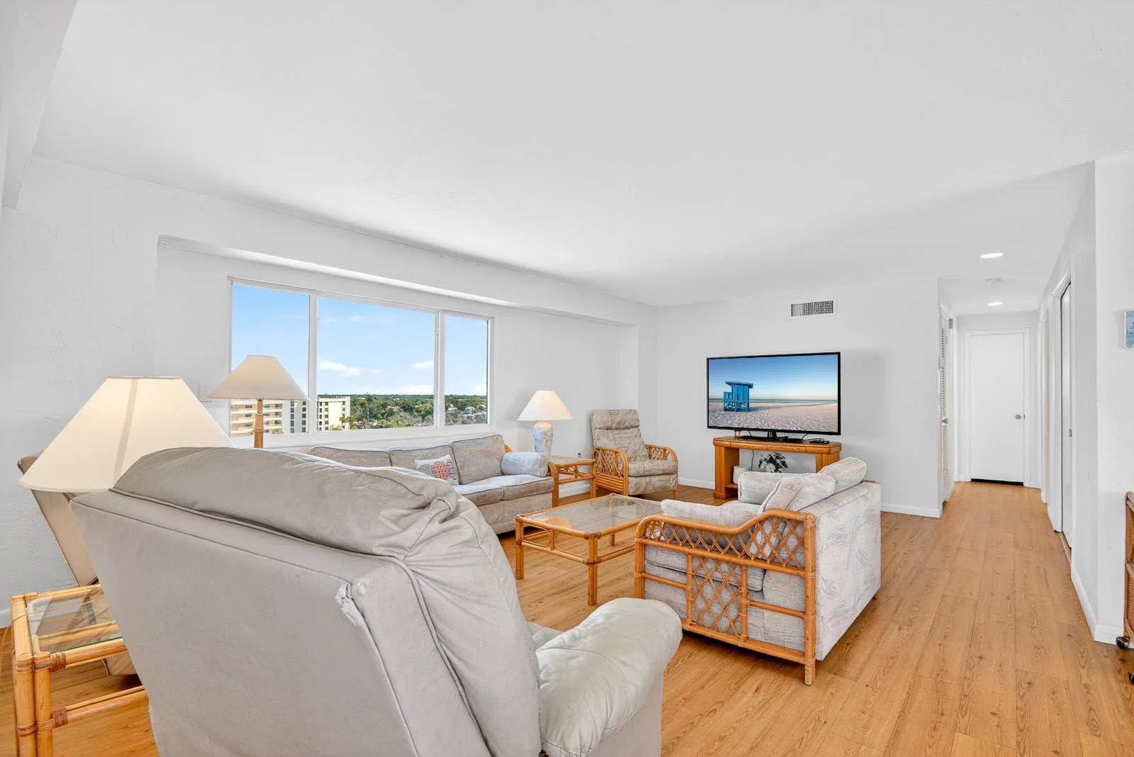 2BR Panoramic Views – Jamaica Royale Beachfront
