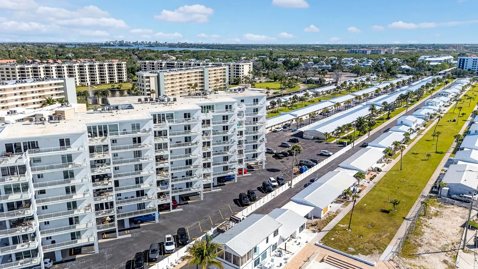 2BR Panoramic Views – Jamaica Royale Beachfront