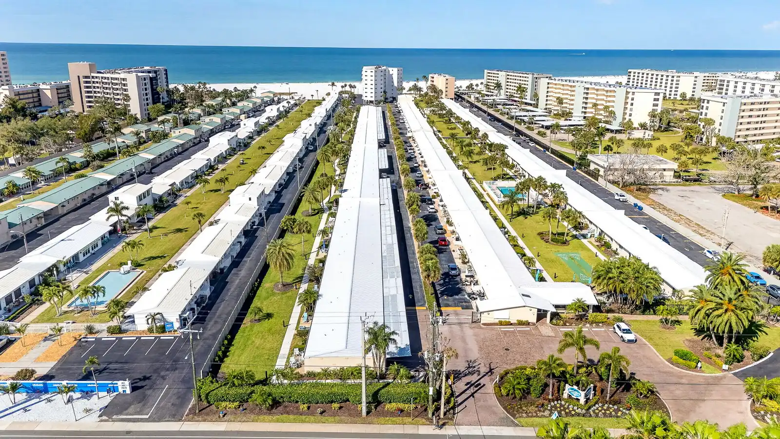 2BR Panoramic Views – Jamaica Royale Beachfront