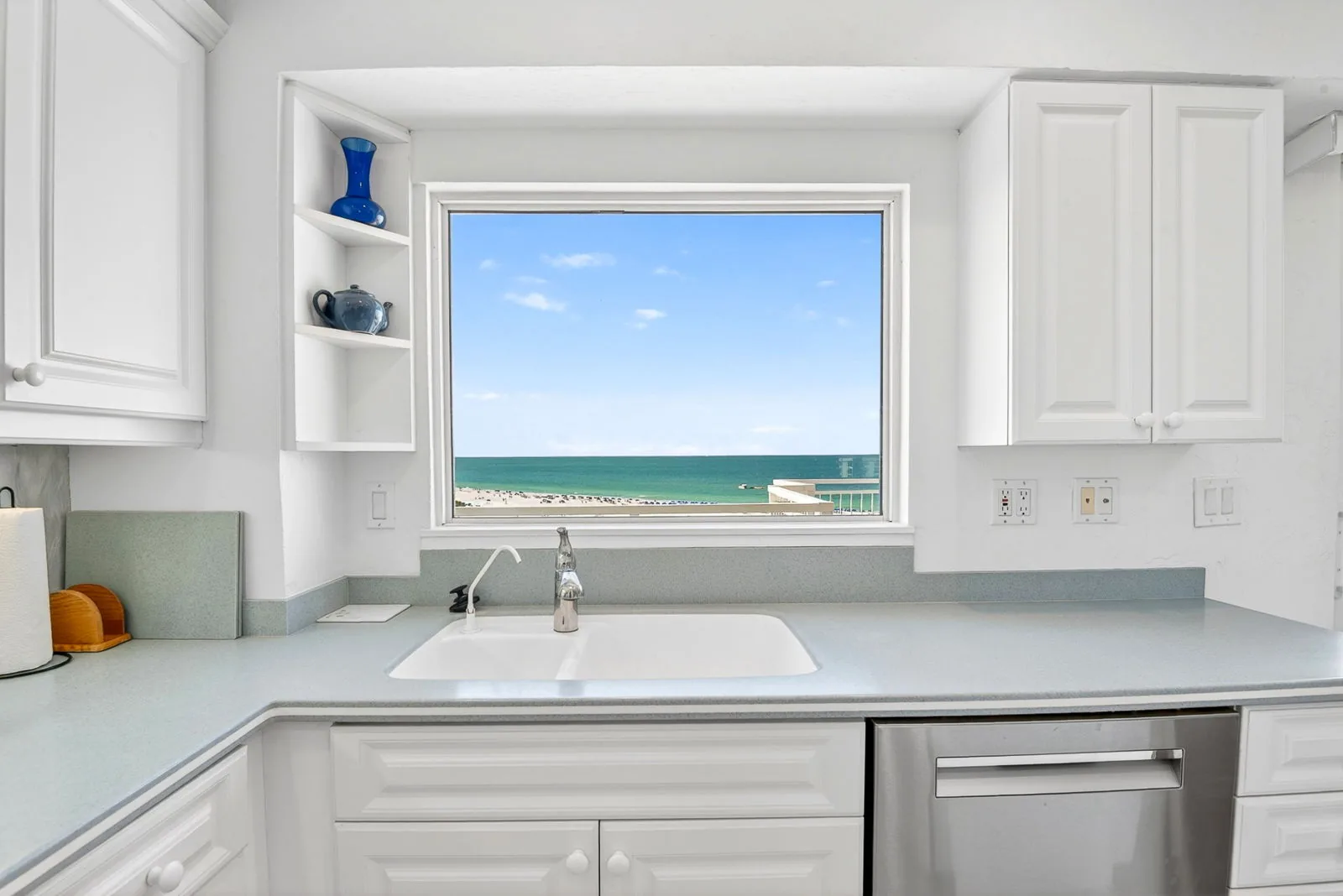 2BR Panoramic Views – Jamaica Royale Beachfront