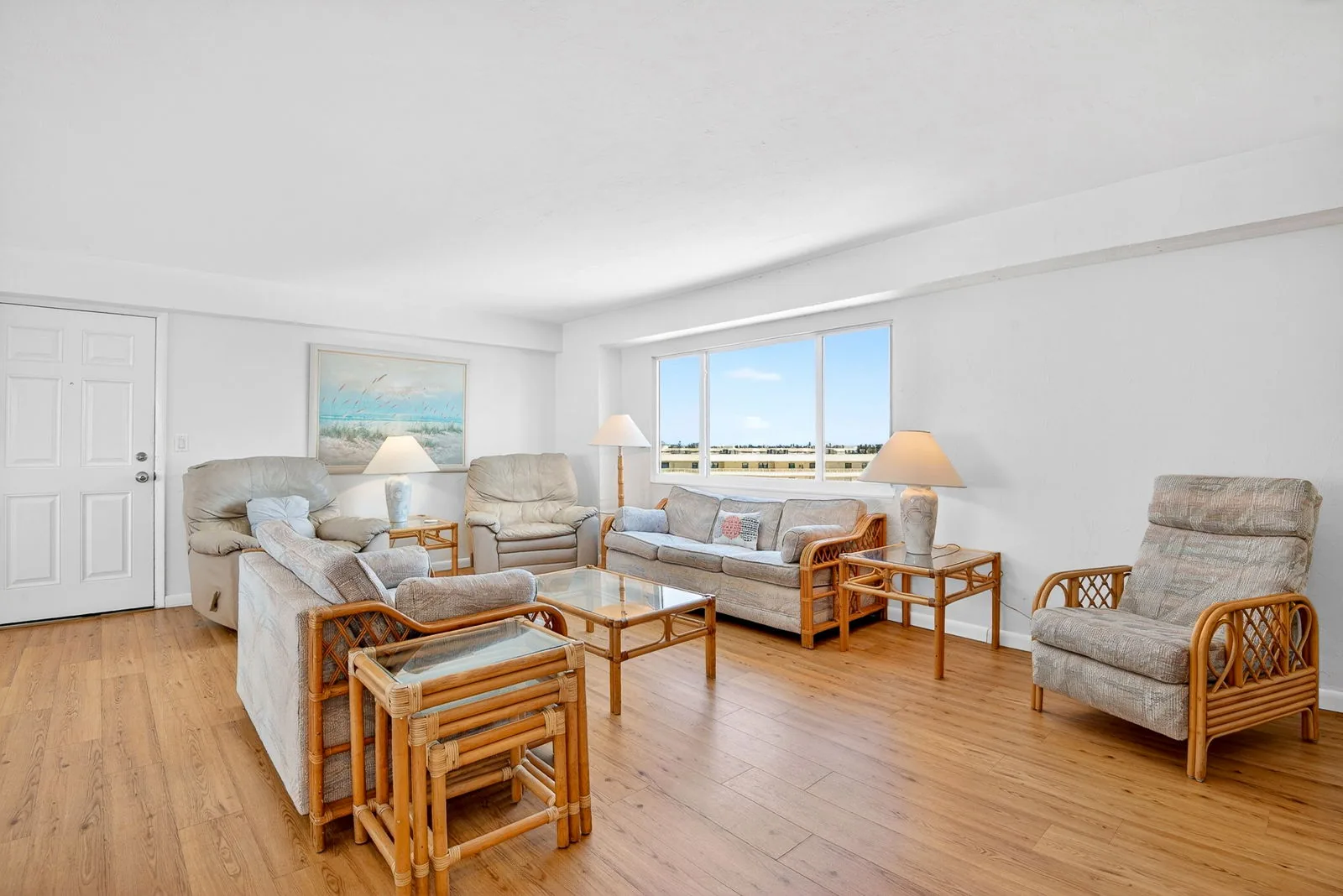 2BR Panoramic Views – Jamaica Royale Beachfront