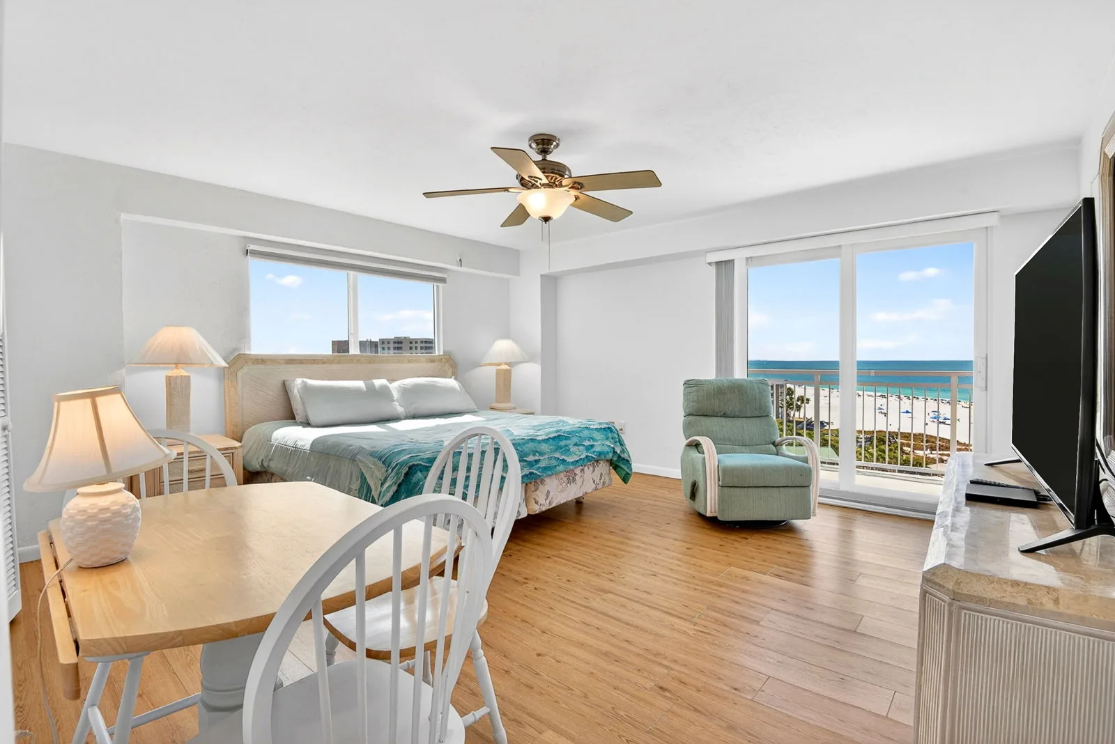 2BR Panoramic Views – Jamaica Royale Beachfront