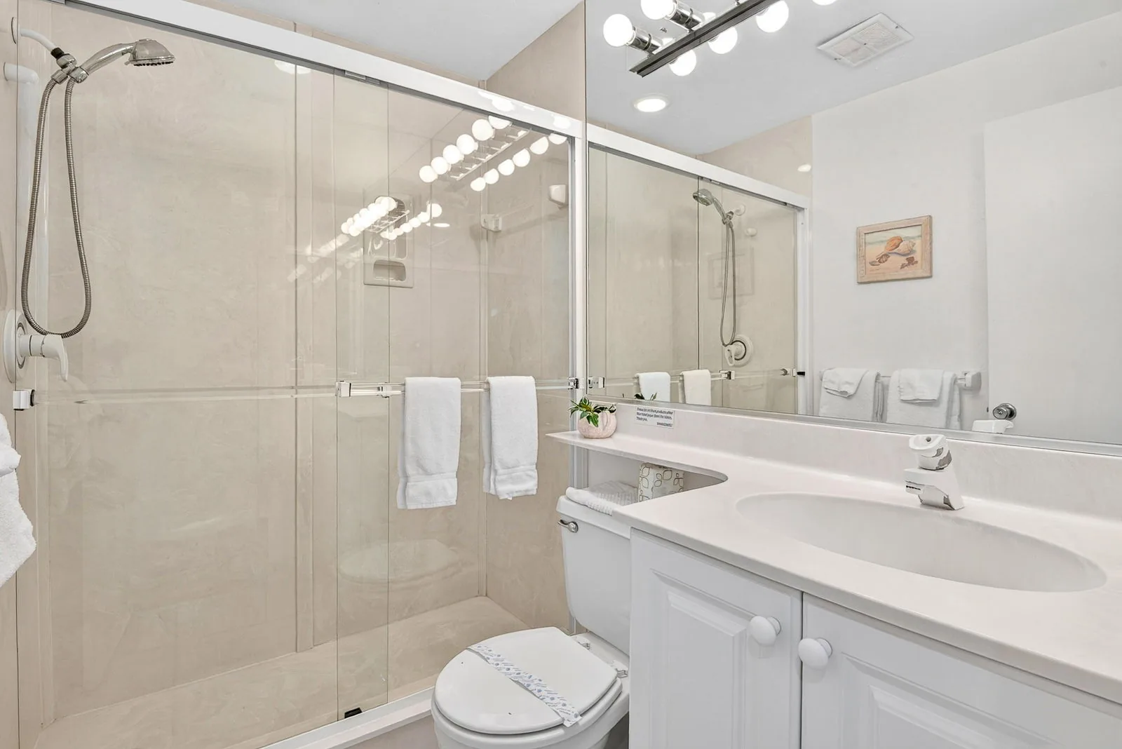 2BR Panoramic Views – Jamaica Royale Beachfront