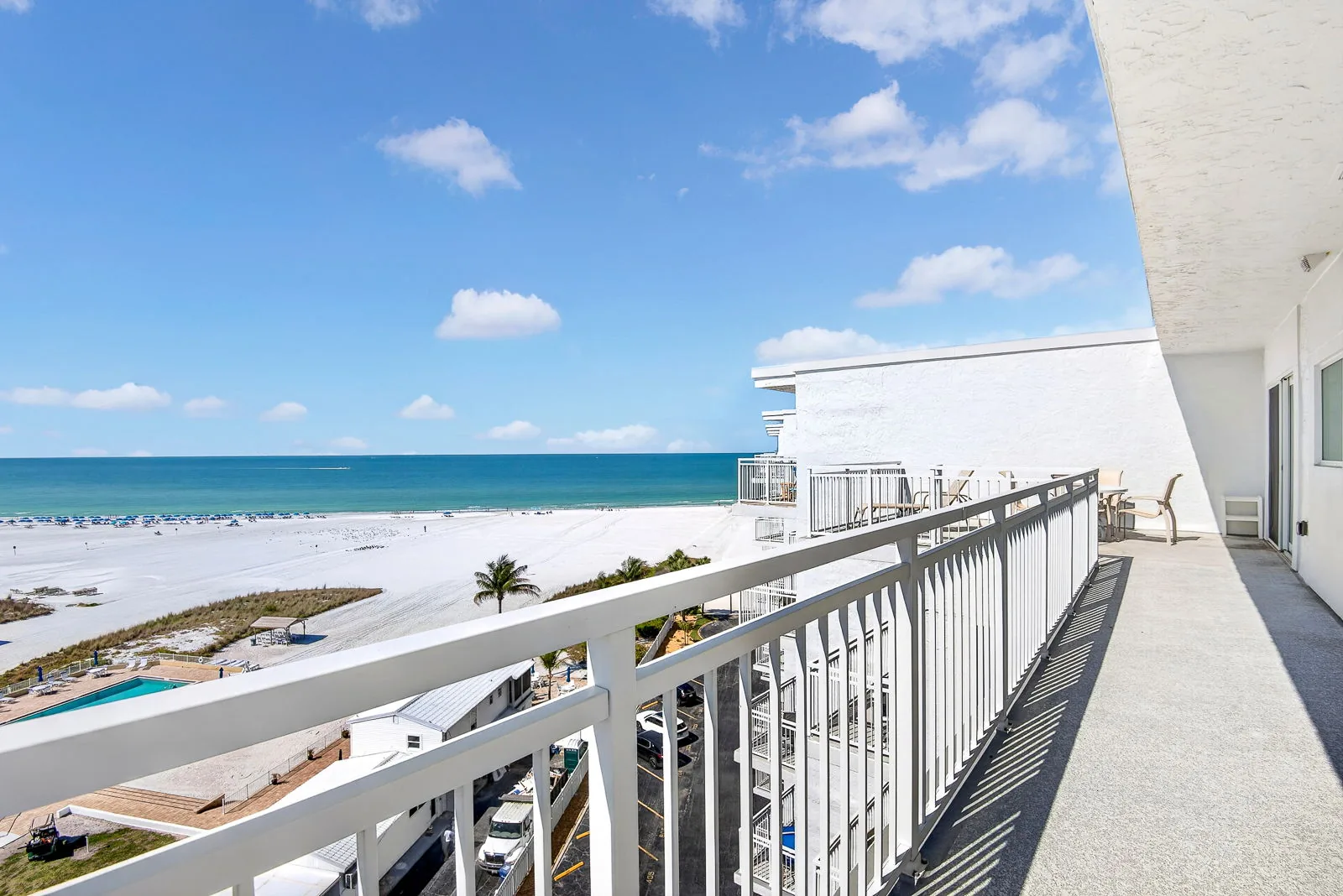 2BR Panoramic Views – Jamaica Royale Beachfront
