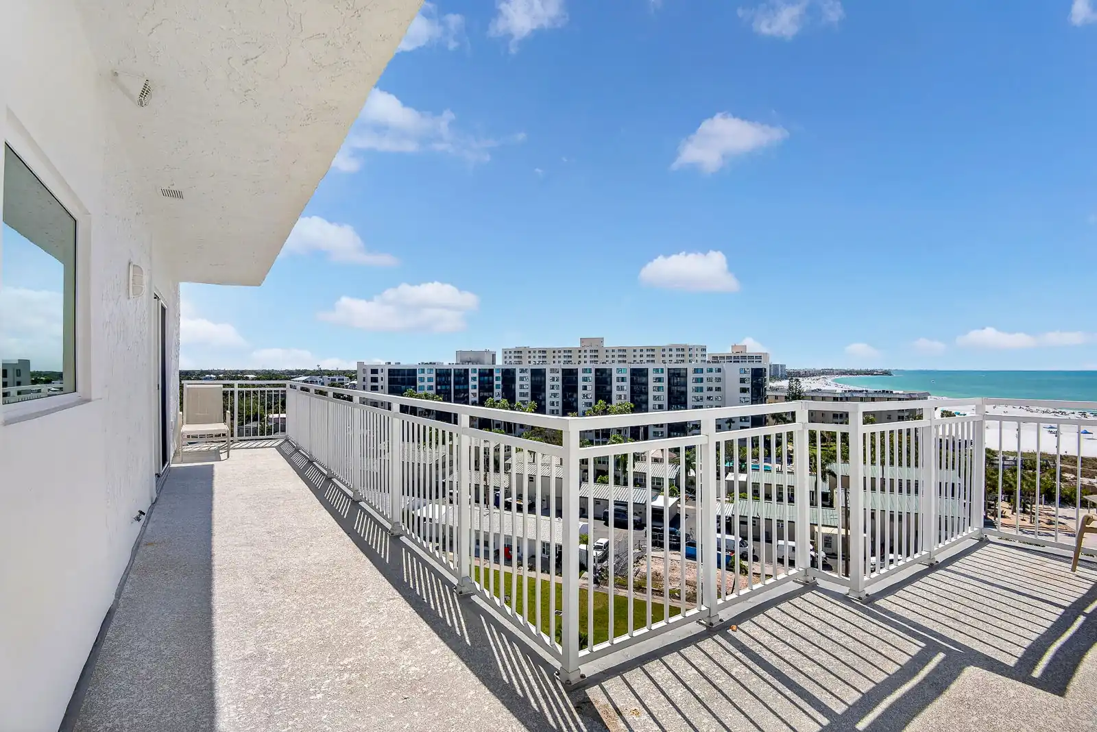 2BR Panoramic Views – Jamaica Royale Beachfront