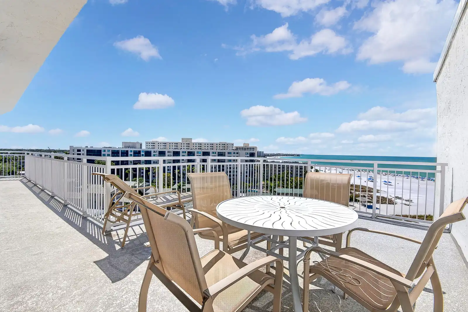 2BR Panoramic Views – Jamaica Royale Beachfront