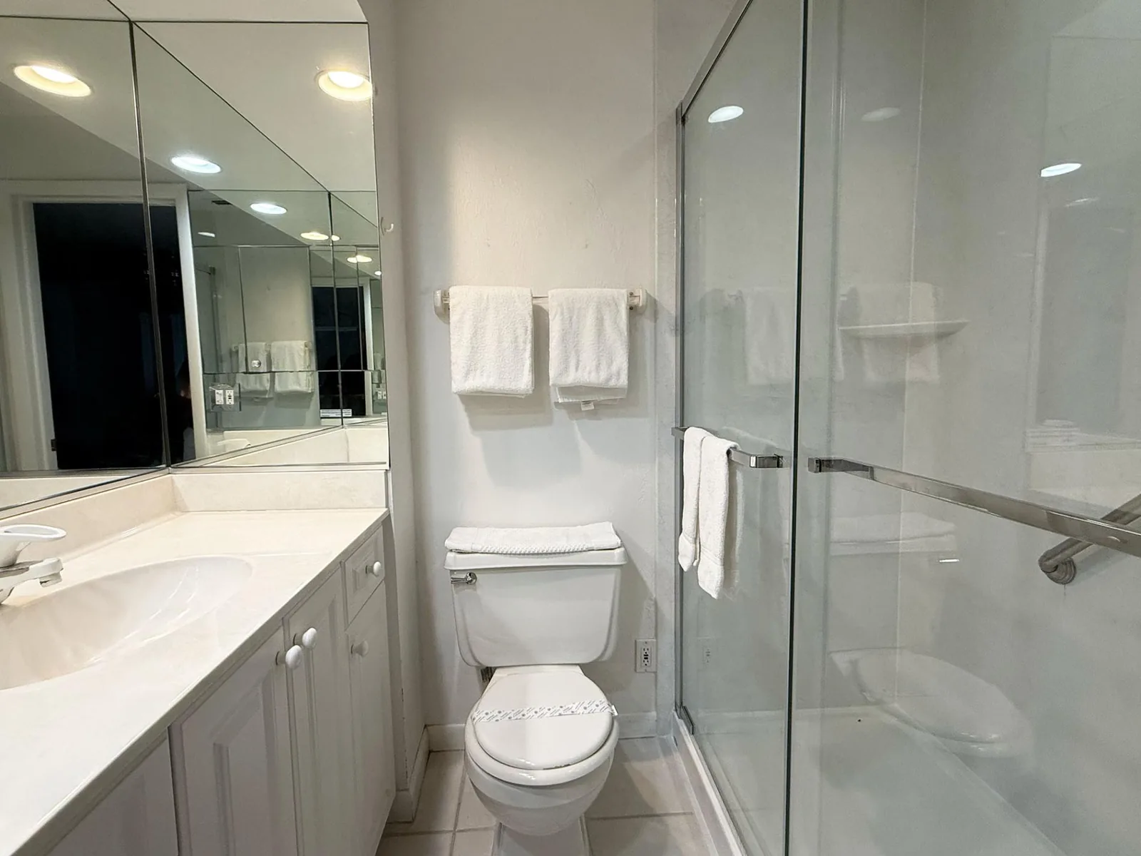 2BR Panoramic Views – Jamaica Royale Beachfront