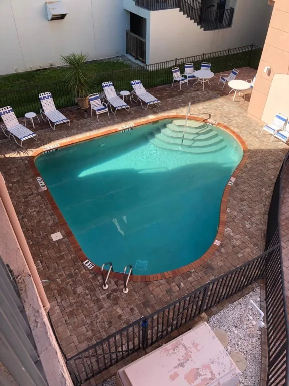 Stylish Gulf Condo - Walk to Beach, Pool & Dining