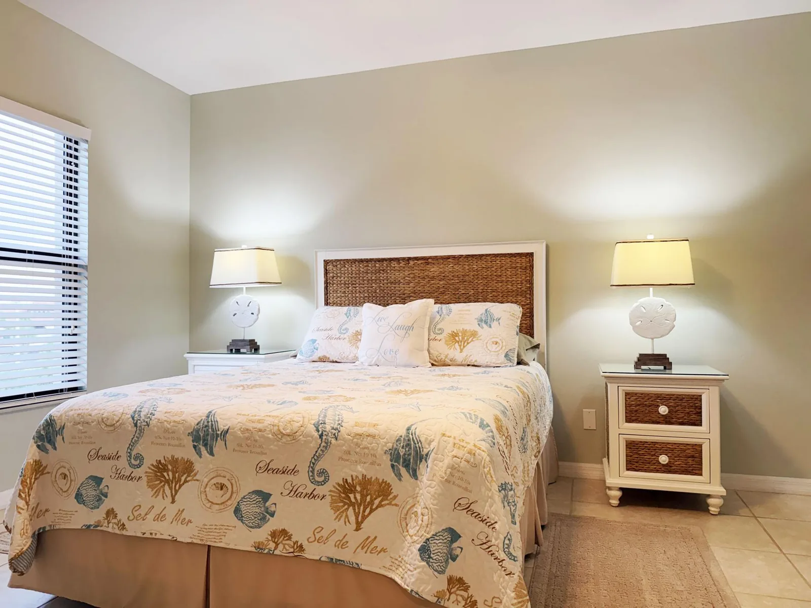 Stylish Gulf Condo - Walk to Beach, Pool & Dining