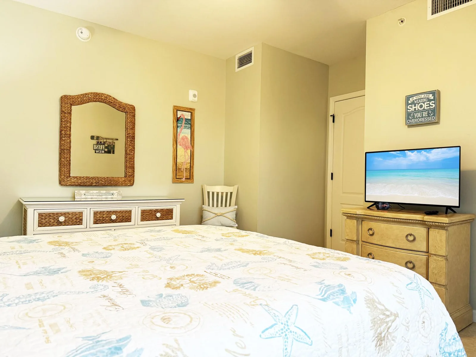 Stylish Gulf Condo - Walk to Beach, Pool & Dining