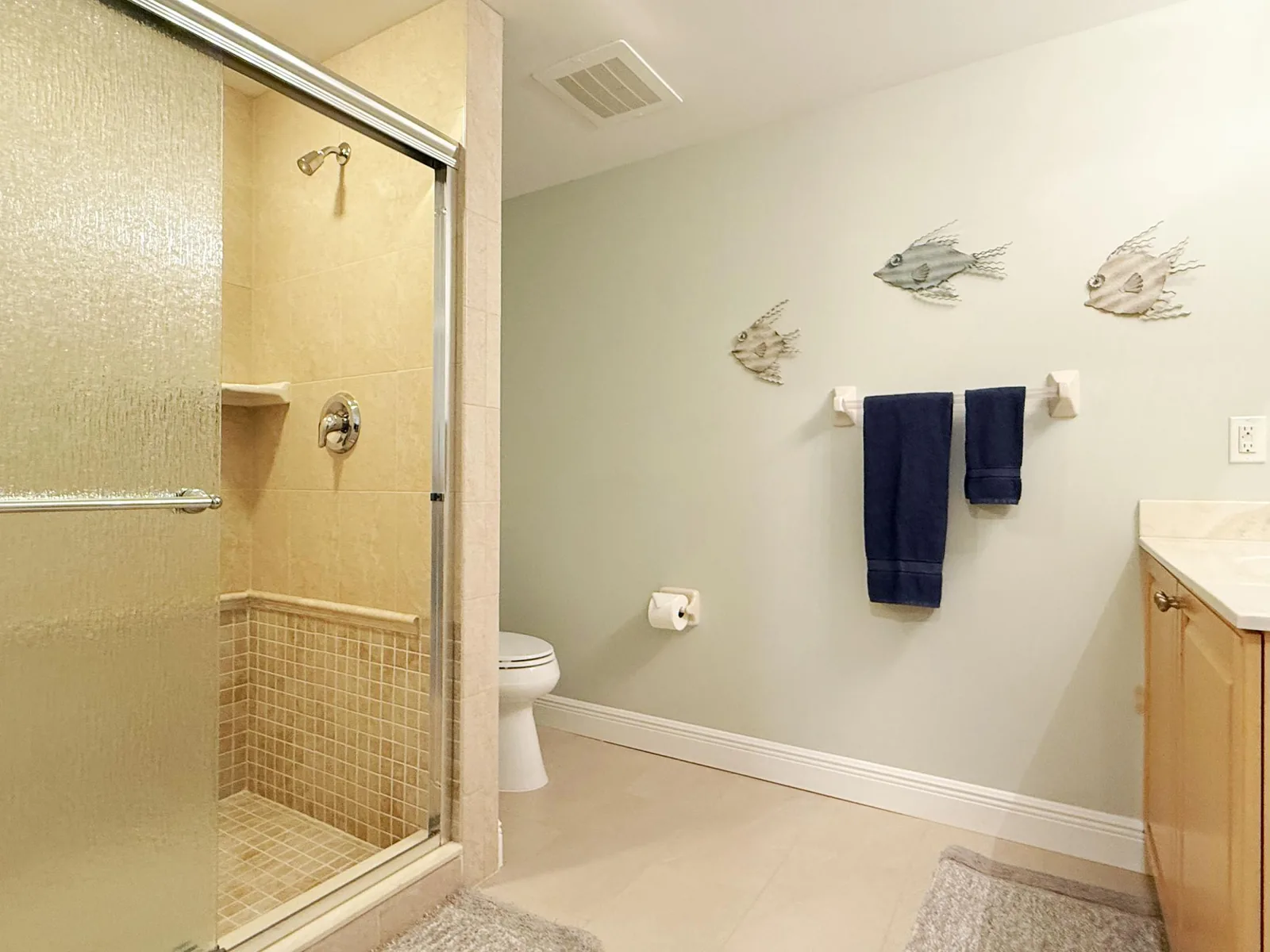 Stylish Gulf Condo - Walk to Beach, Pool & Dining