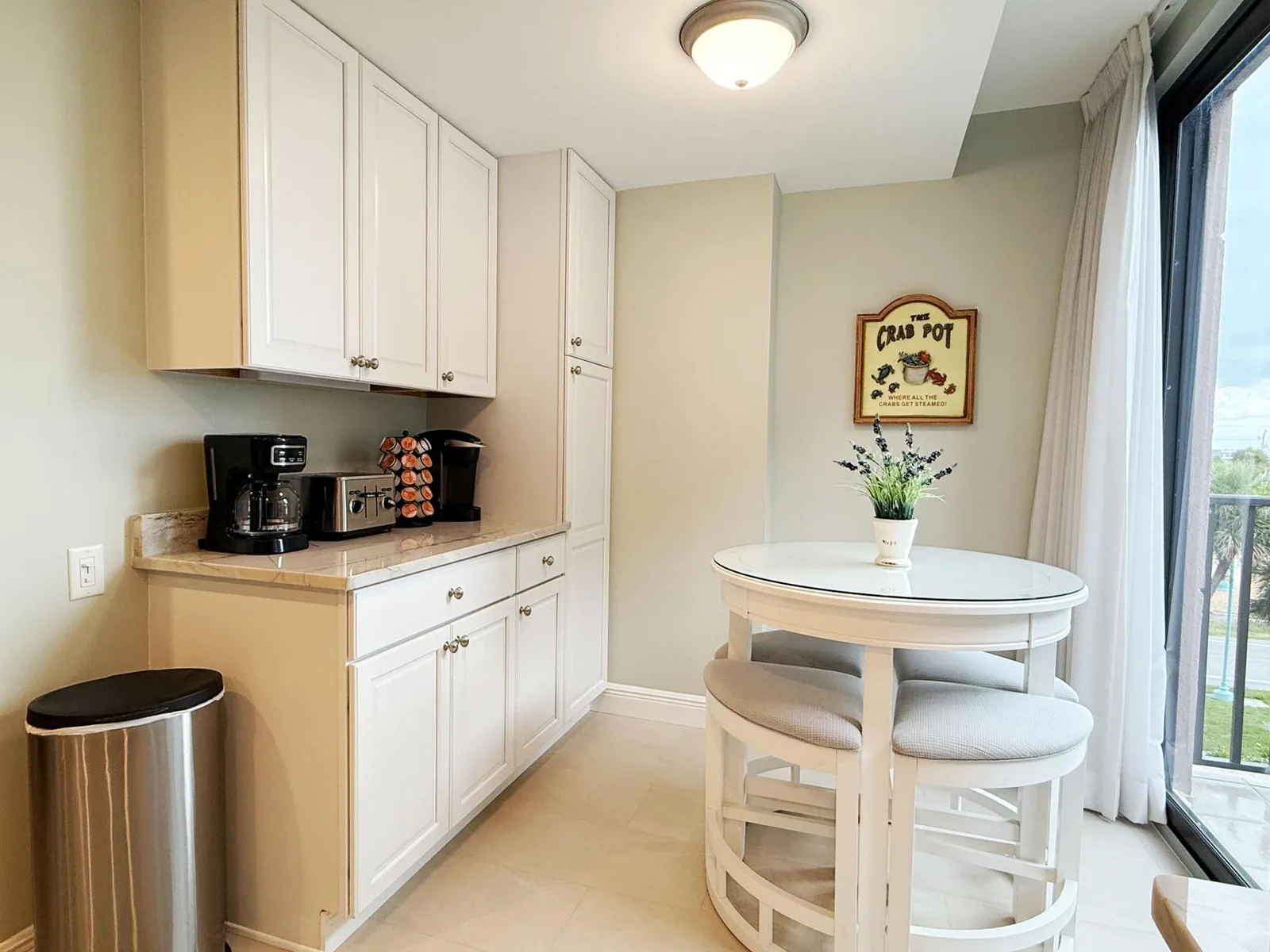 Stylish Gulf Condo - Walk to Beach, Pool & Dining