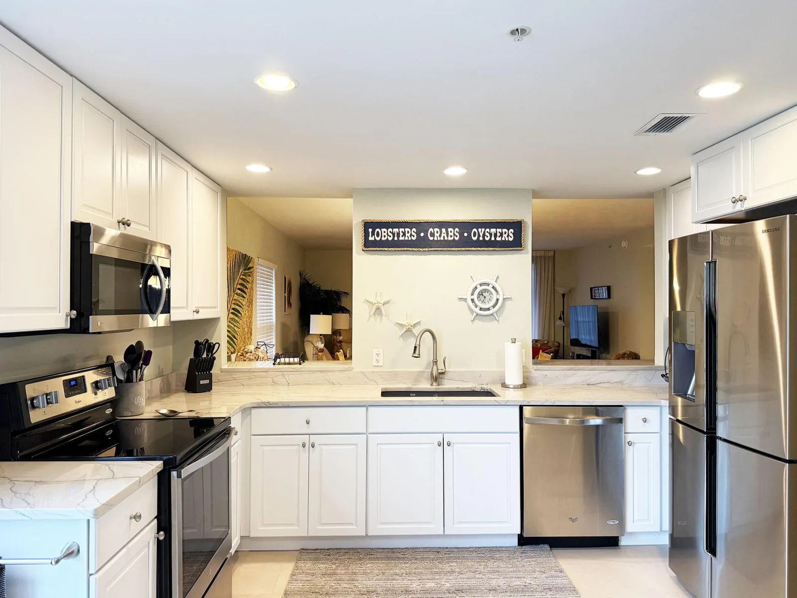 Stylish Gulf Condo - Walk to Beach, Pool & Dining