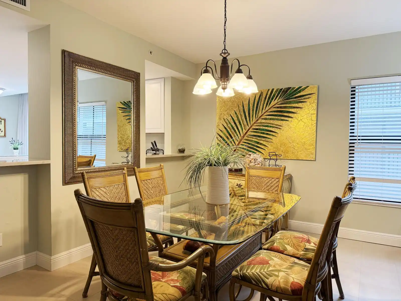 Stylish Gulf Condo - Walk to Beach, Pool & Dining