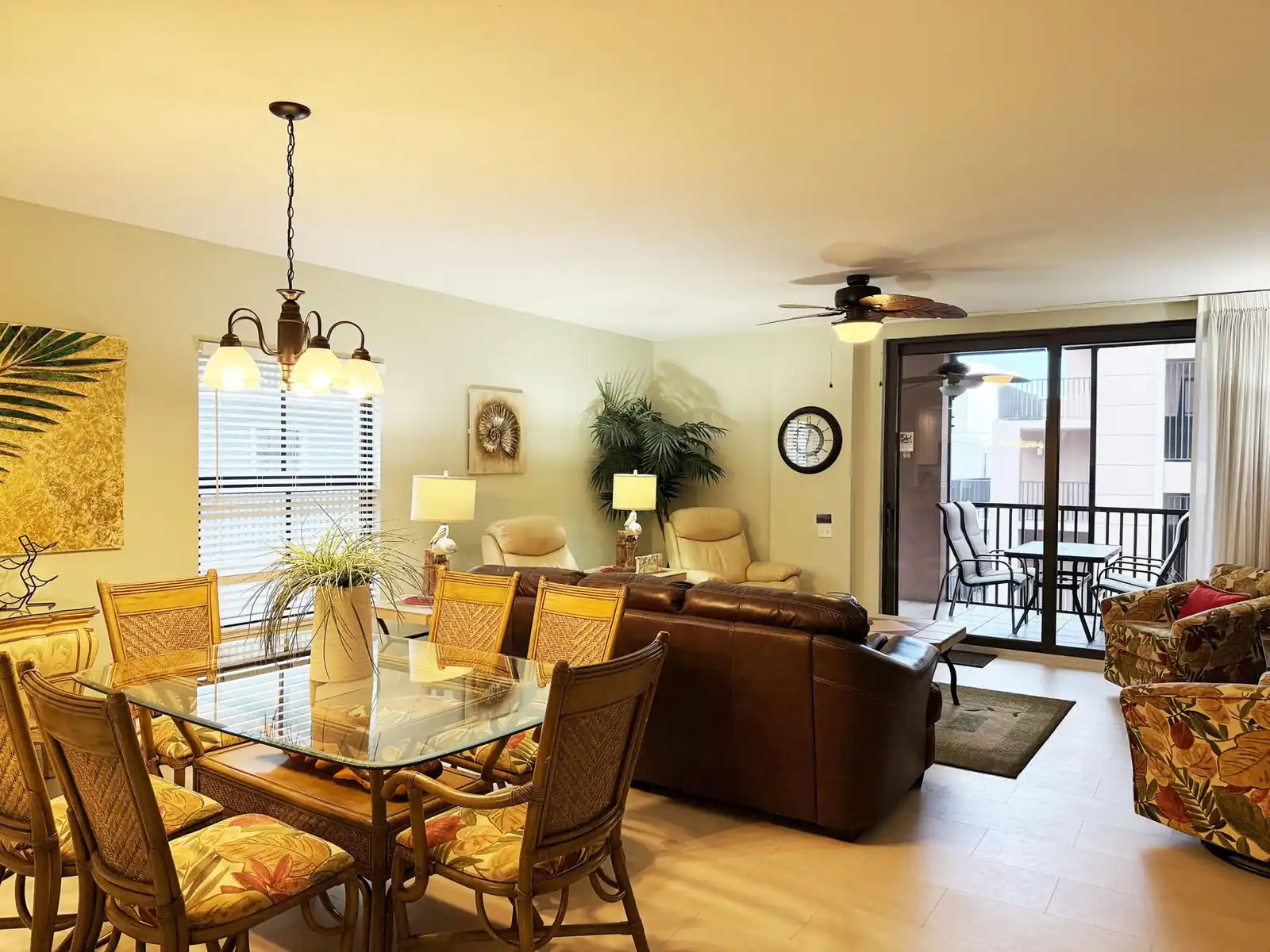 Stylish Gulf Condo - Walk to Beach, Pool & Dining
