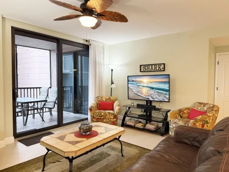 Stylish Gulf Condo - Walk to Beach, Pool & Dining