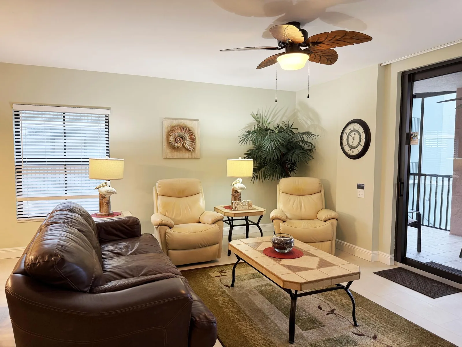 Stylish Gulf Condo - Walk to Beach, Pool & Dining