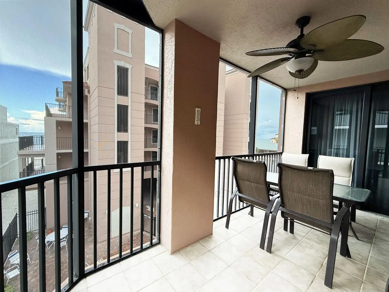 Stylish Gulf Condo - Walk to Beach, Pool & Dining