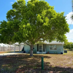 2BR Coastal Cottage – Minutes to Beach & Bay
