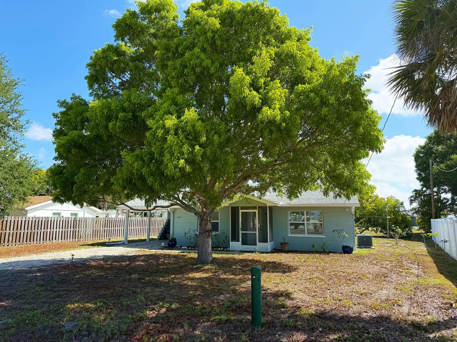 2BR Coastal Cottage – Minutes to Beach & Bay