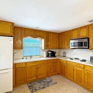 2BR Coastal Cottage – Minutes to Beach & Bay