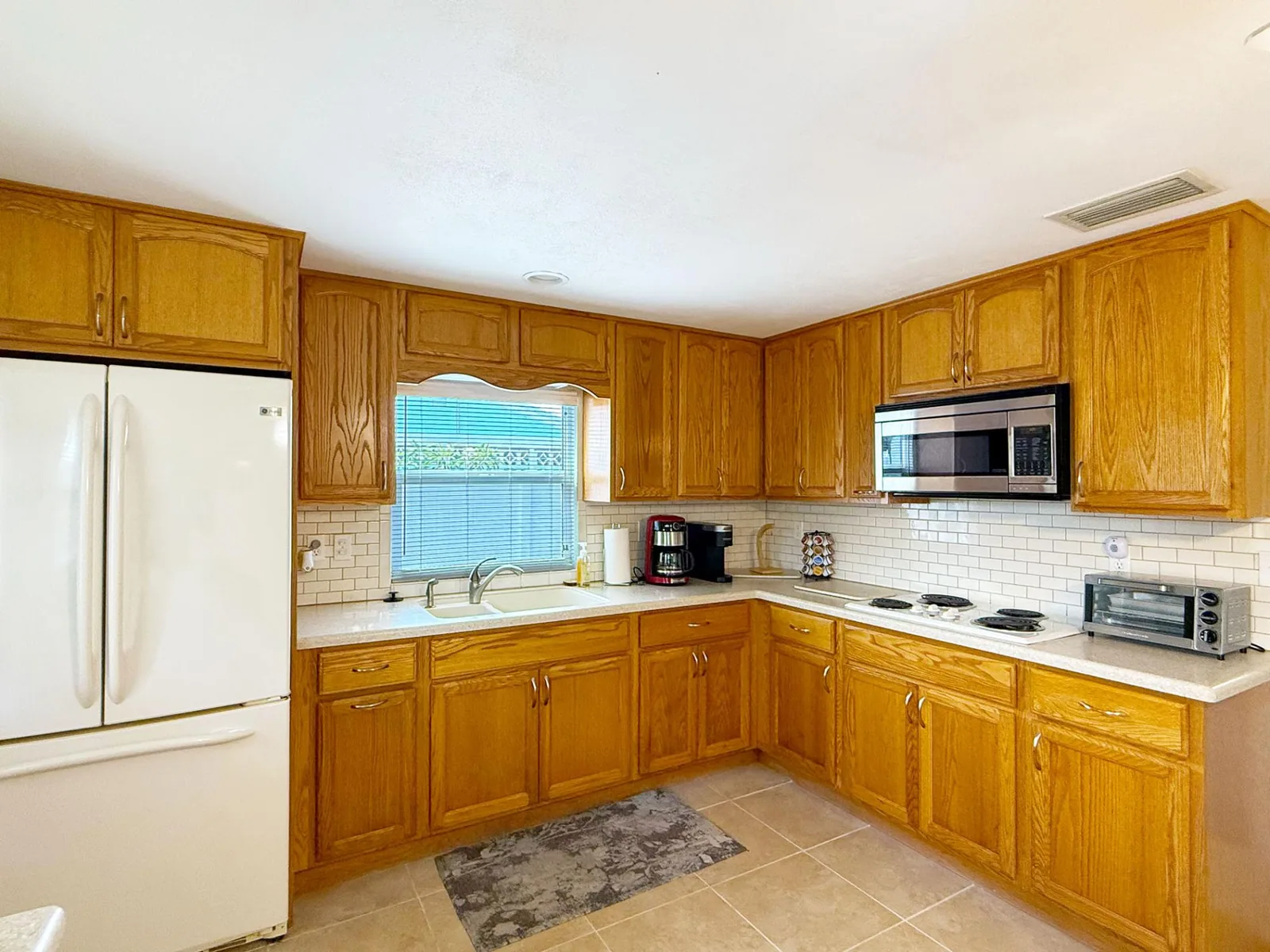 2BR Coastal Cottage – Minutes to Beach & Bay