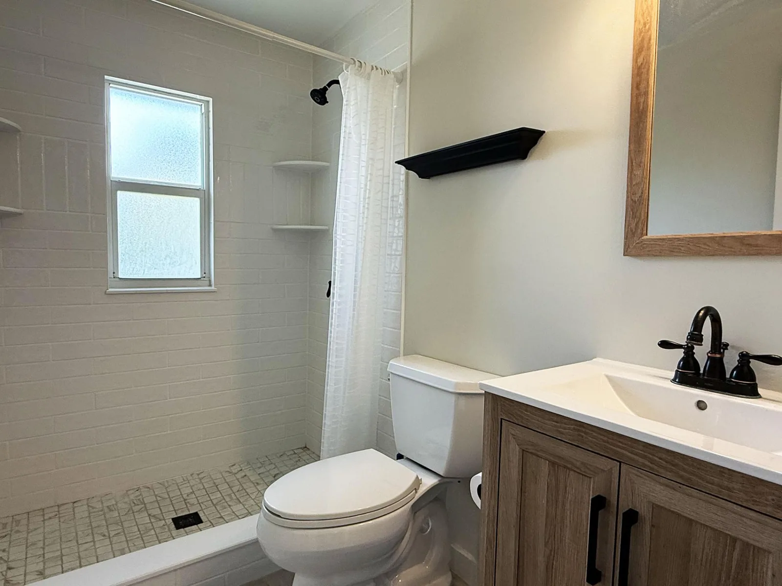 2BR Coastal Cottage – Minutes to Beach & Bay