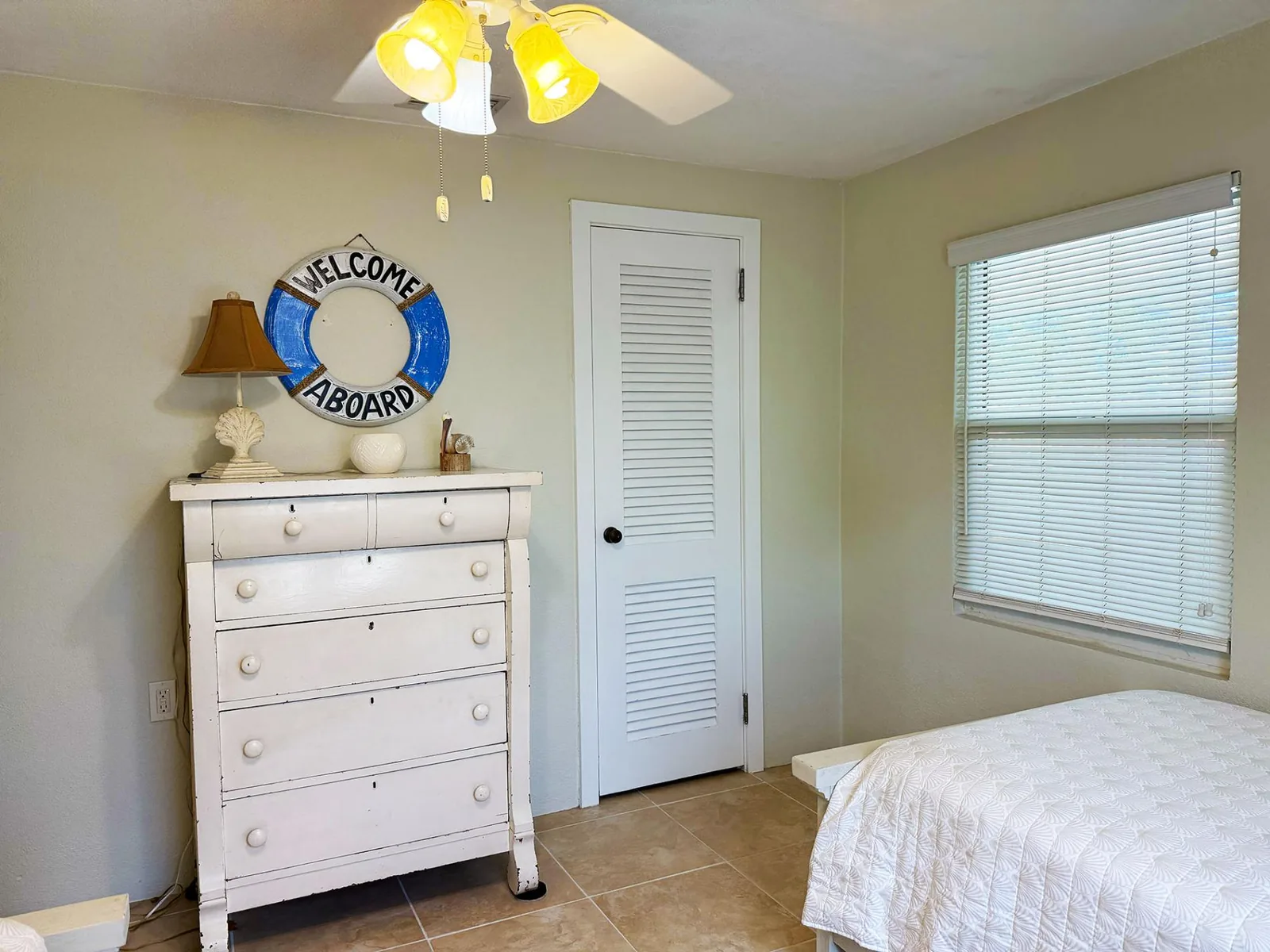2BR Coastal Cottage – Minutes to Beach & Bay