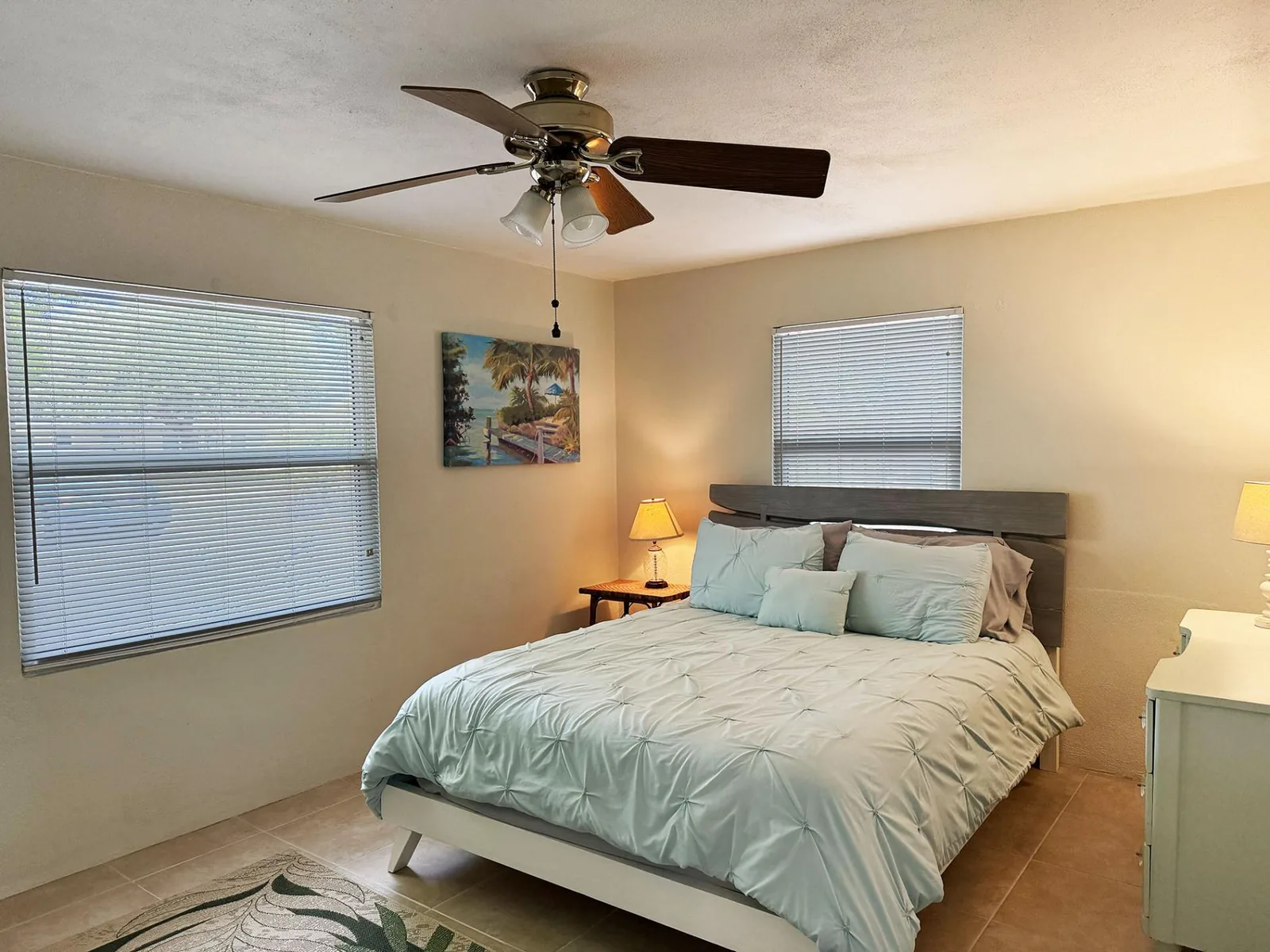 2BR Coastal Cottage – Minutes to Beach & Bay