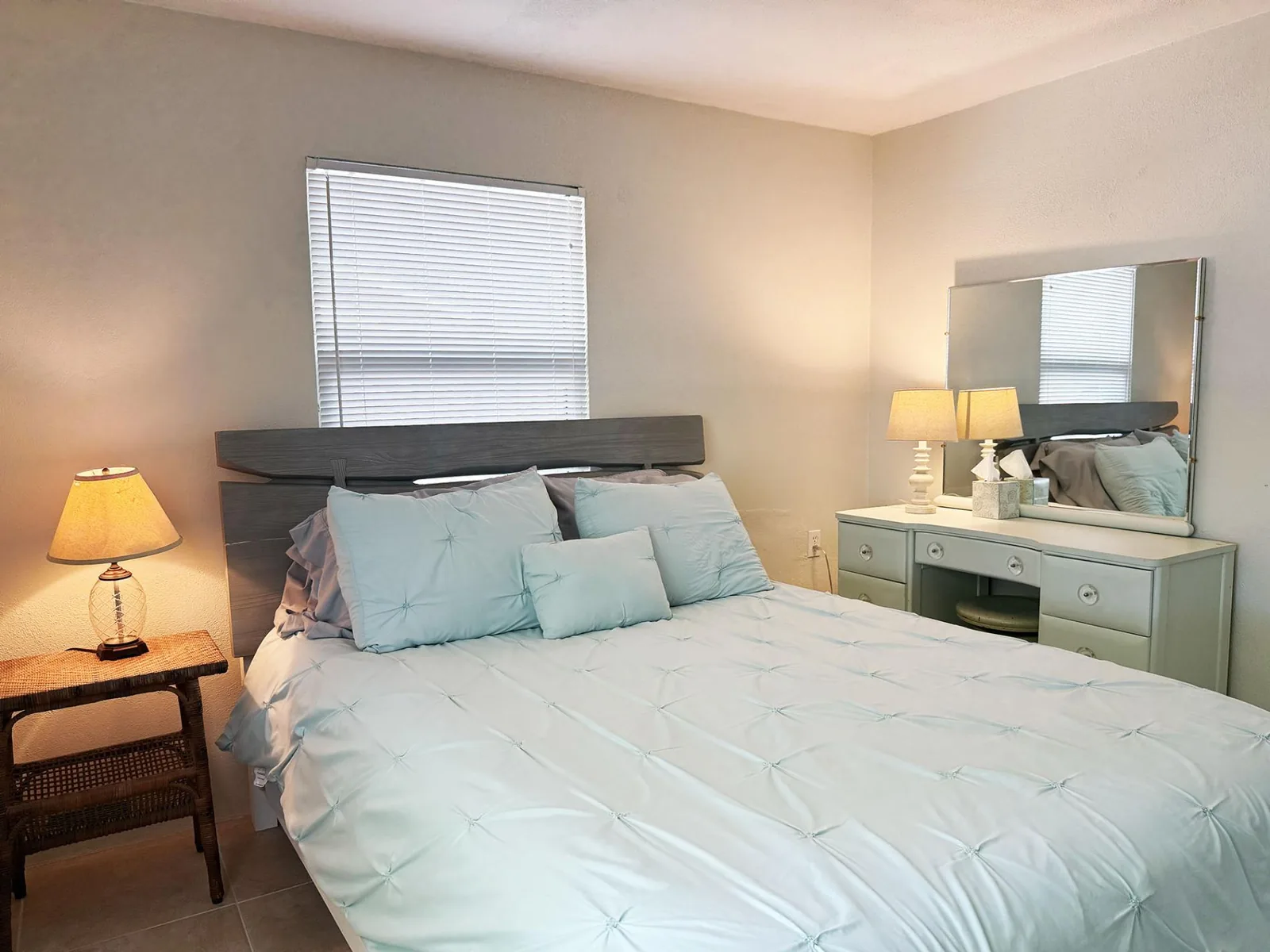 2BR Coastal Cottage – Minutes to Beach & Bay