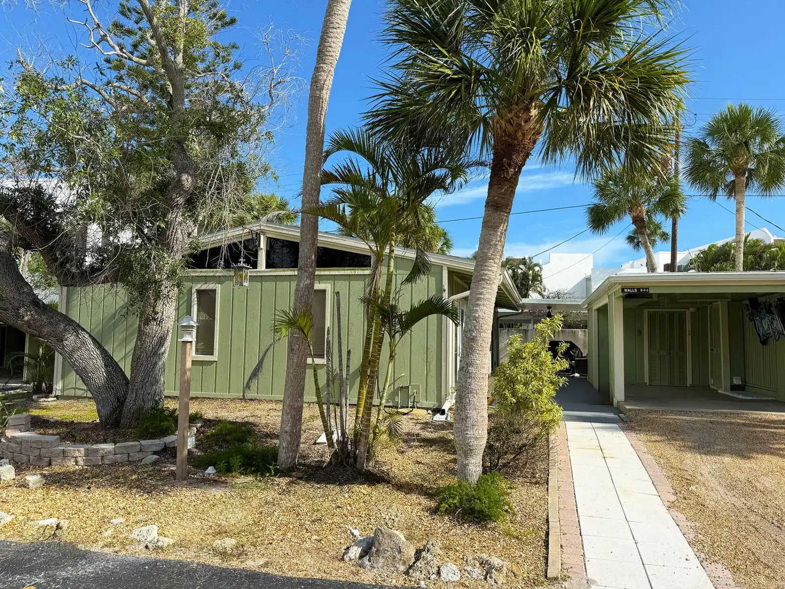 2BR Beach, Bay & Pool at Admiralty Villas